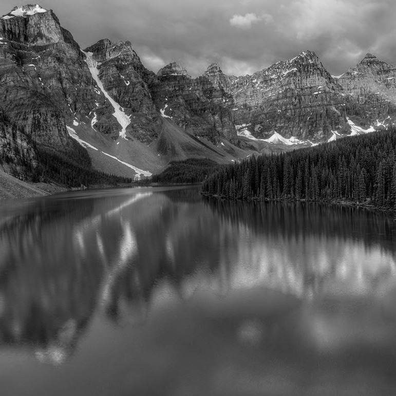 Avenue Living Mountains B&W